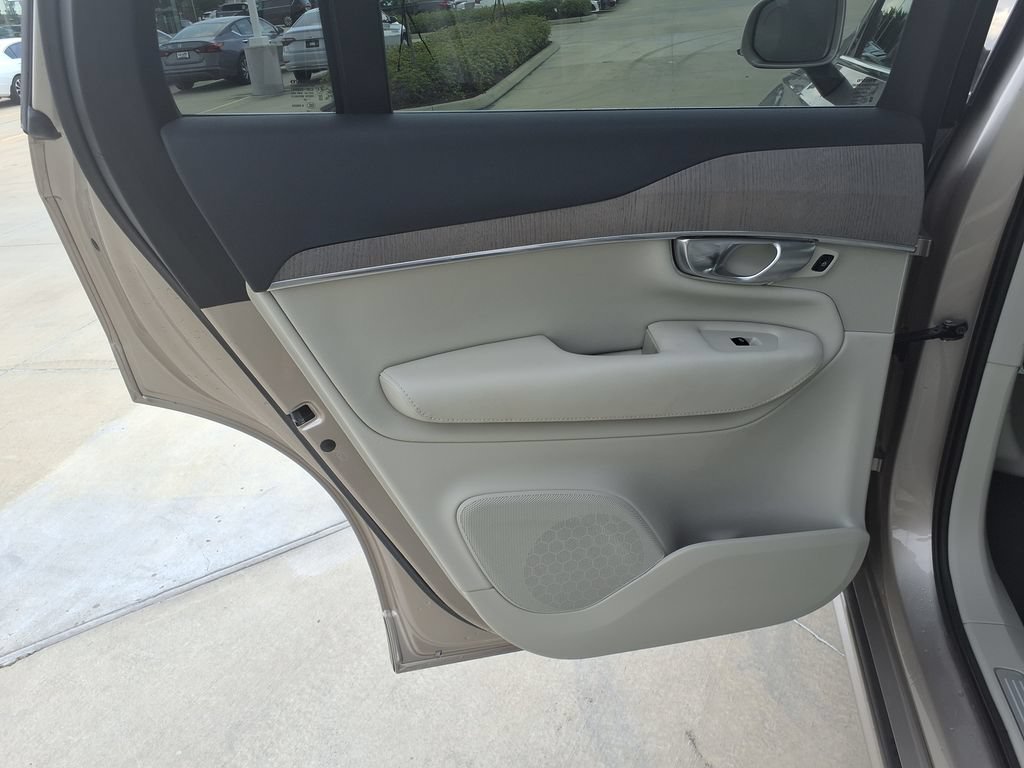 Certified 2024 Volvo XC90 B6 Plus w/ Protection Package Premier AWD/4WD image 17