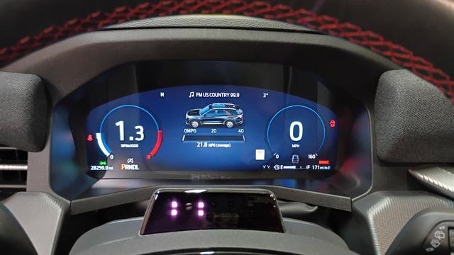 Used 2025 Ford Explorer ST-Line image 12