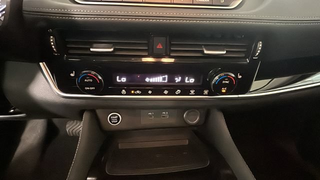 Used 2023 Nissan Rogue SL AWD/4WD image 22