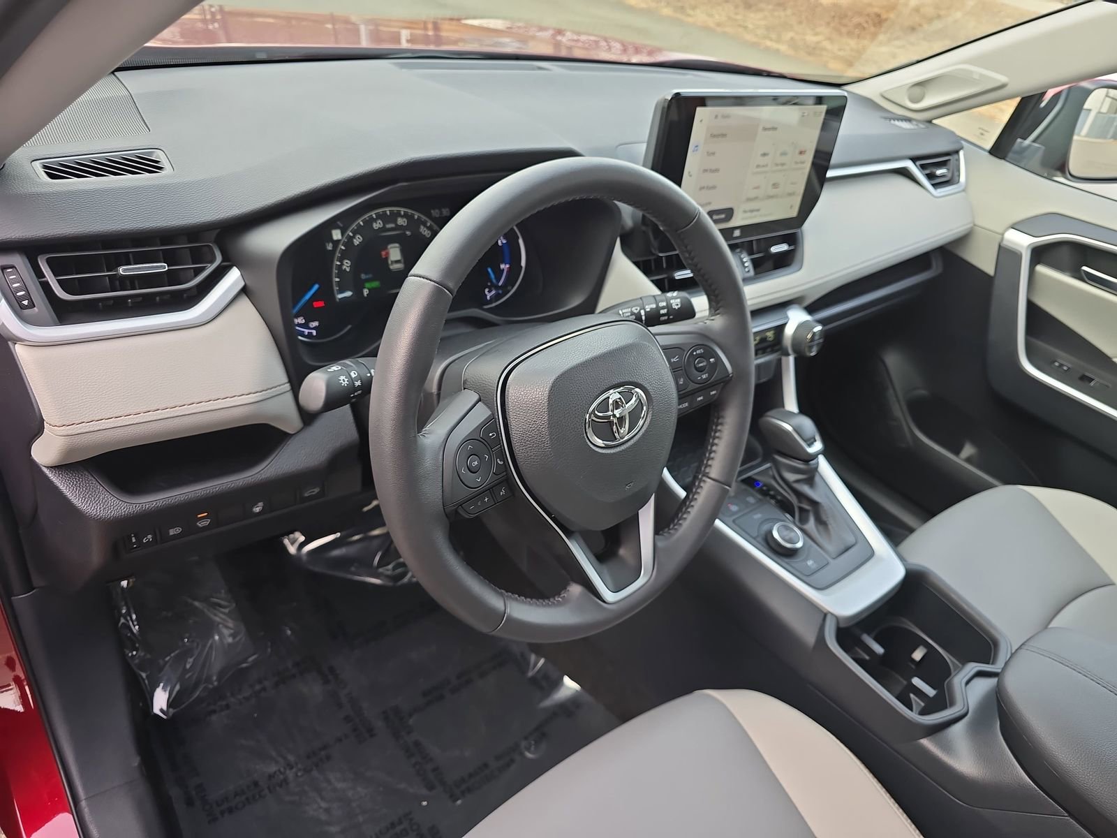 Used 2025 Toyota RAV4 XLE Premium image 23