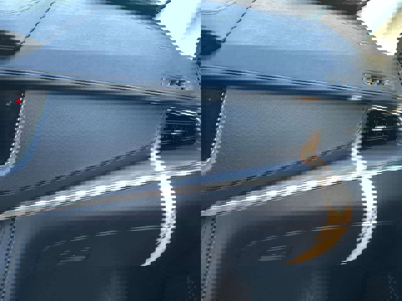 Used 2019 Cadillac XT5 Premium Luxury w/ LPO, Black Ice Package image 16