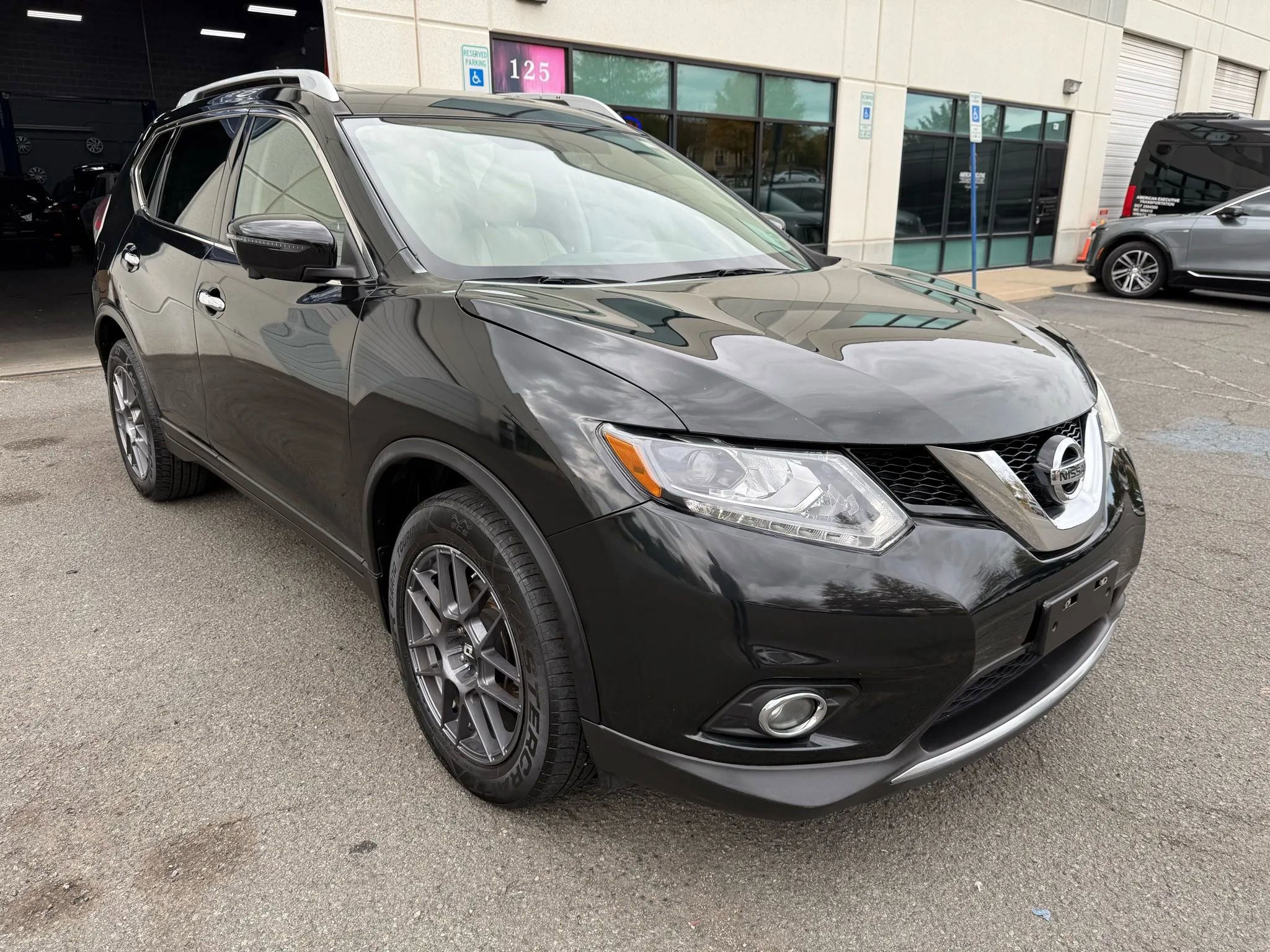 Used 2016 Nissan Rogue SL w/ SL Premium Package image 6