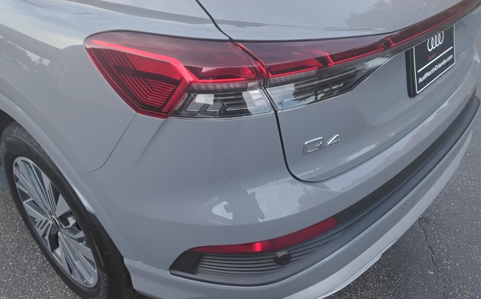 Used 2025 Audi Q4 e-tron Premium image 9