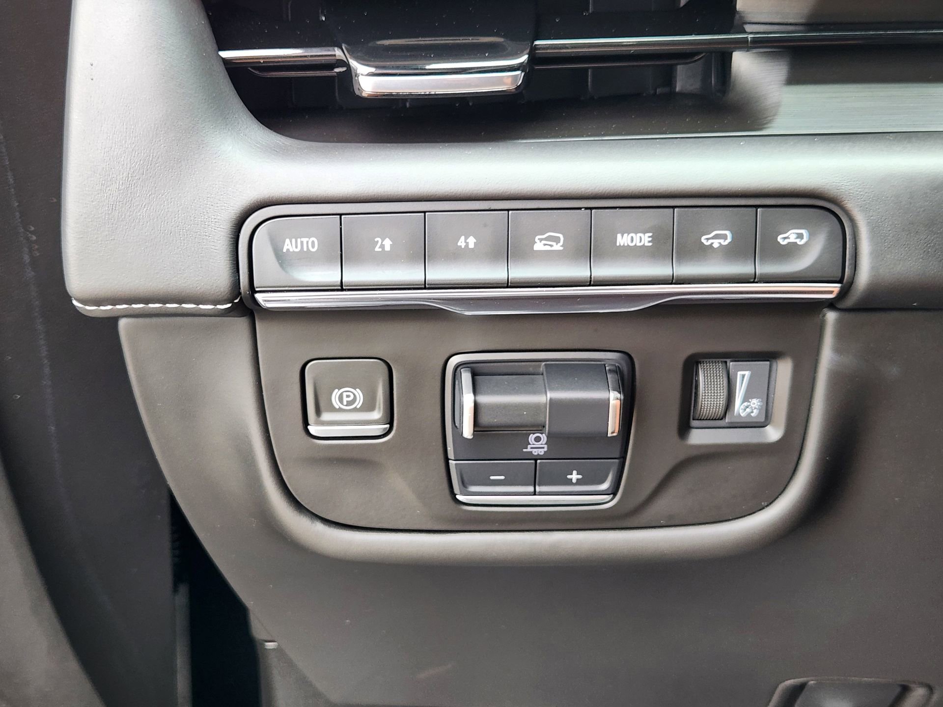 Used 2023 Cadillac Escalade Sport Platinum w/ LPO, ONYX Package image 23