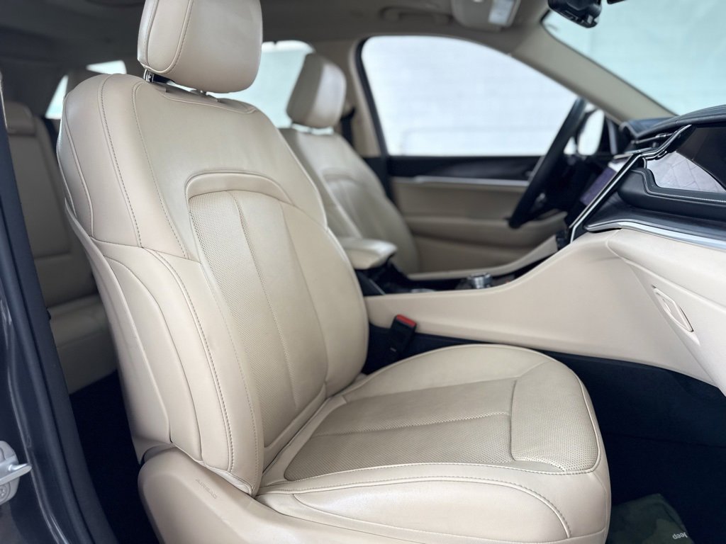 Used 2022 Jeep Grand Cherokee Limited w/ Luxury Tech Group II image 43