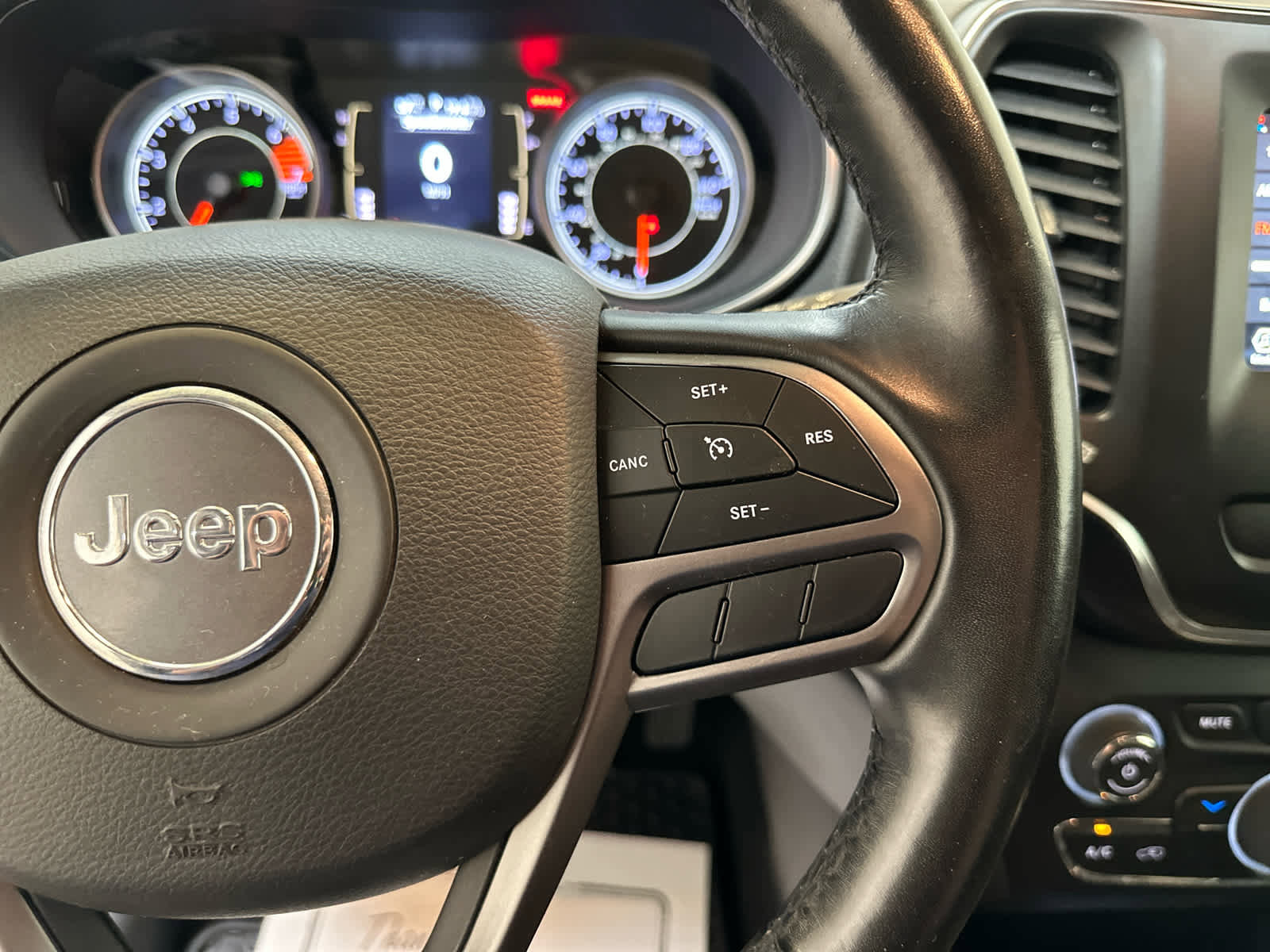 Used 2020 Jeep Cherokee Latitude Plus w/ Cold Weather Group image 21