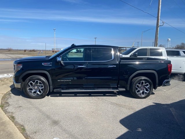 Used 2022 GMC Sierra 1500 SLT w/ SLT Premium Package image 3