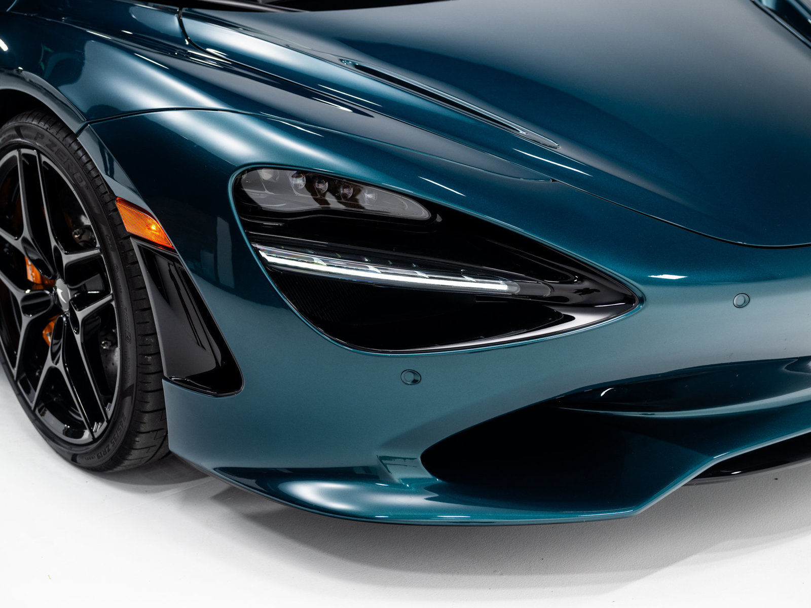 Used 2024 McLaren 750S Spider RWD image 14