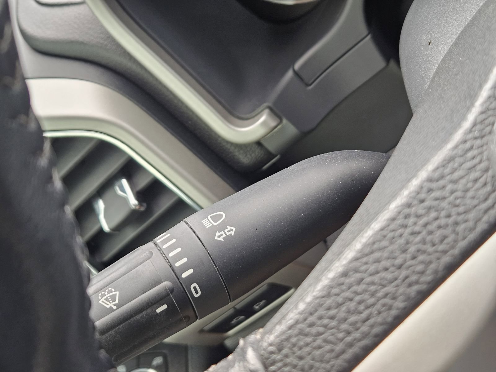 Used 2022 Ford F350 Lariat w/ Chrome Package image 28