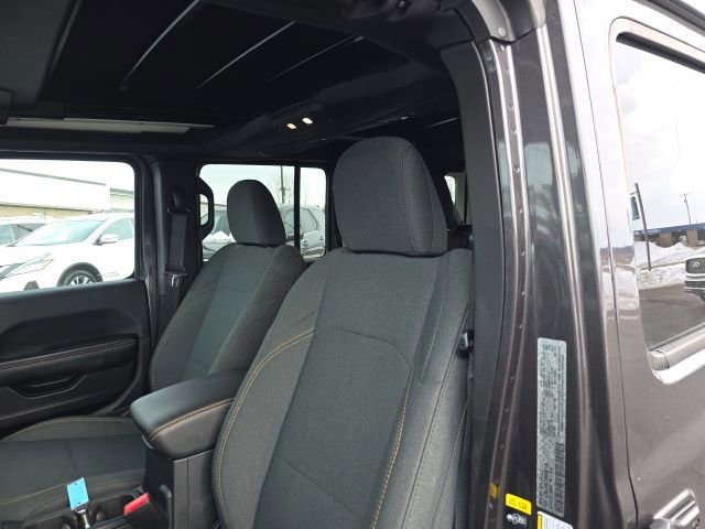 Used 2025 Jeep Wrangler Unlimited Sahara w/ Safety Group image 13