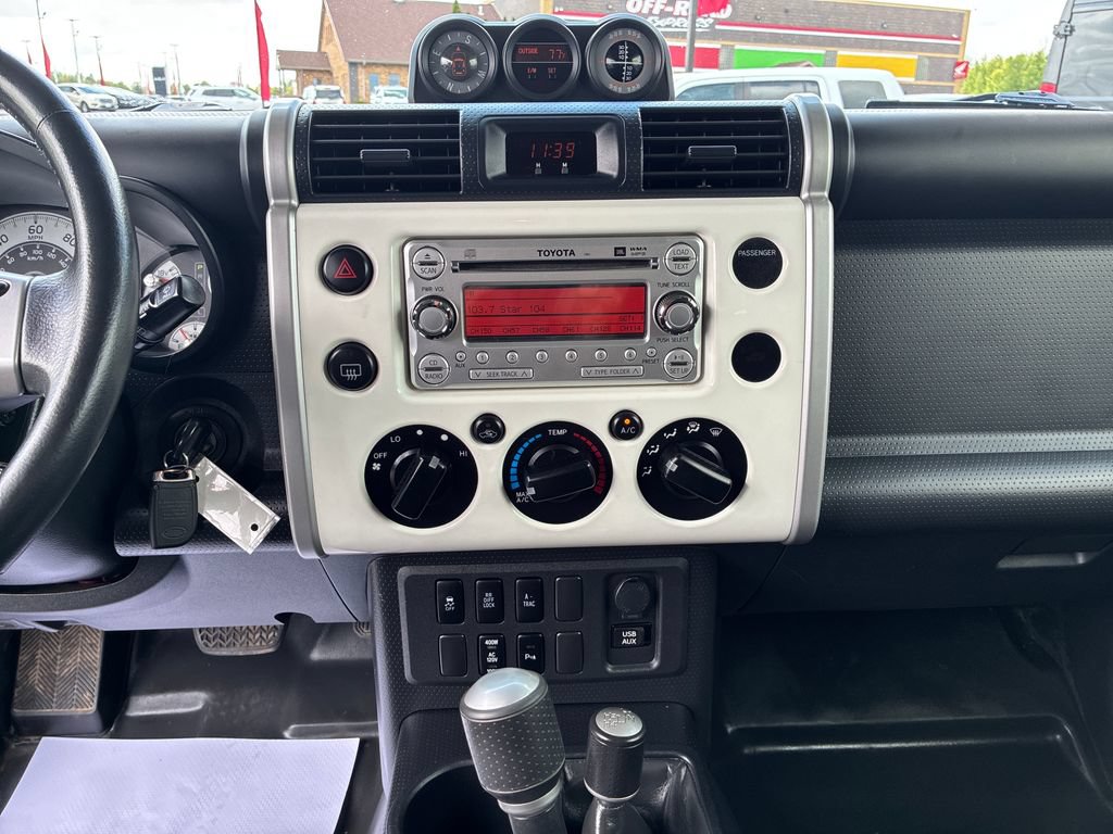 Used 2014 Toyota FJ Cruiser 4WD w/ Upgrade Package image 23