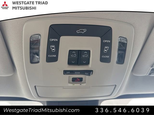 Used 2025 Toyota Sienna XLE FWD image 14