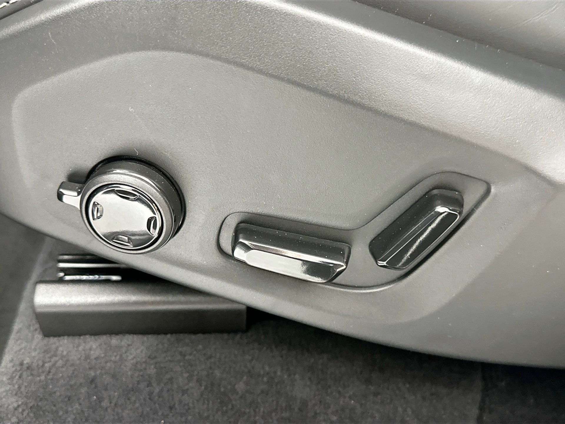 New 2026 Volvo XC90 B6 Ultra w/ Lounge Package AWD/4WD image 19