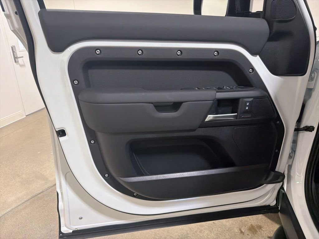 New 2026 Land Rover Defender 110 S AWD/4WD image 9