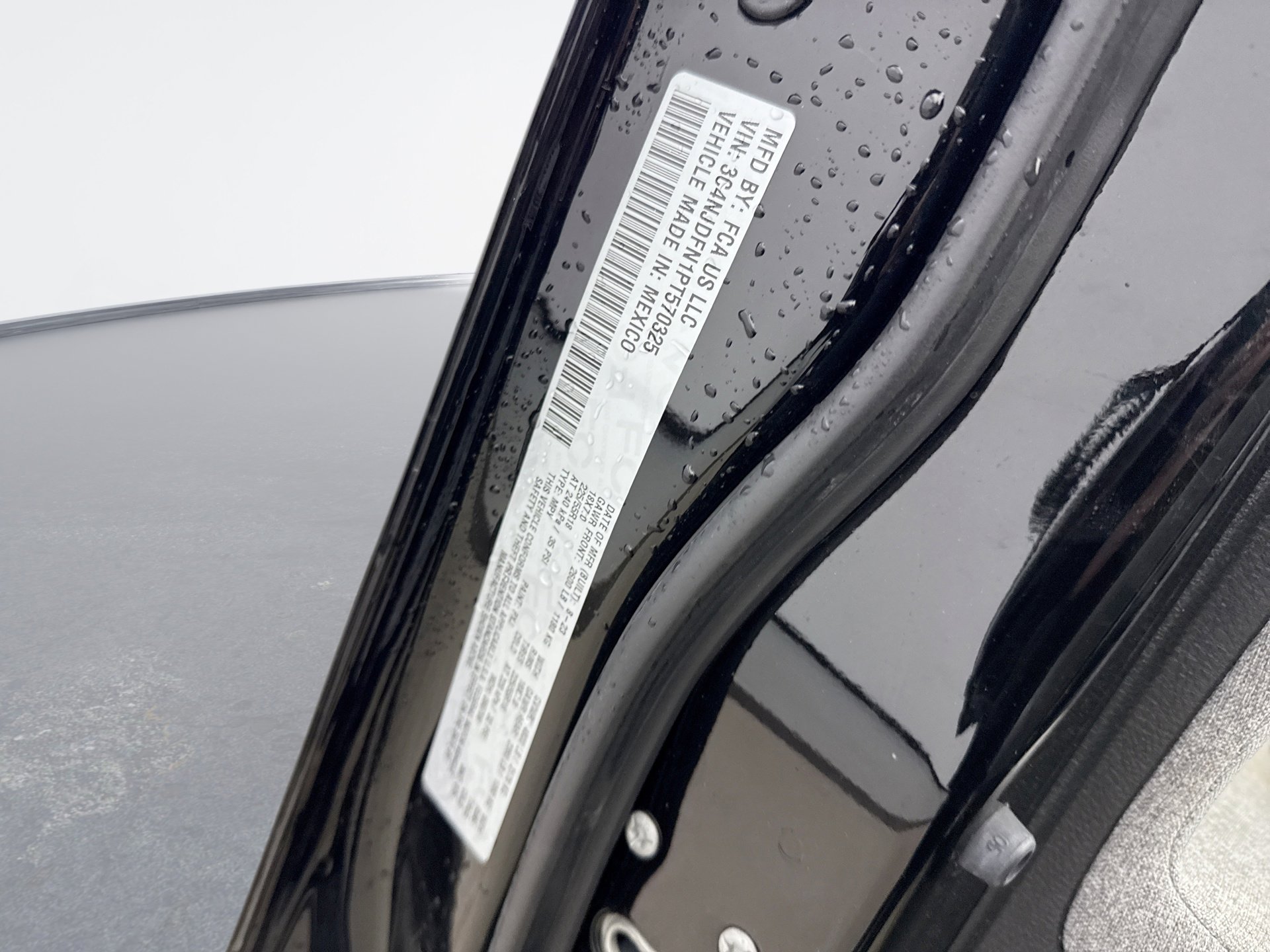 Used 2023 Jeep Compass Latitude image 11