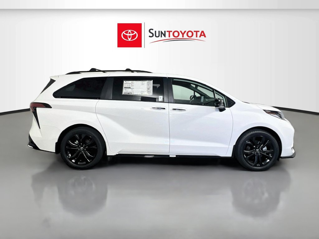 New 2026 Toyota Sienna XSE FWD image 2