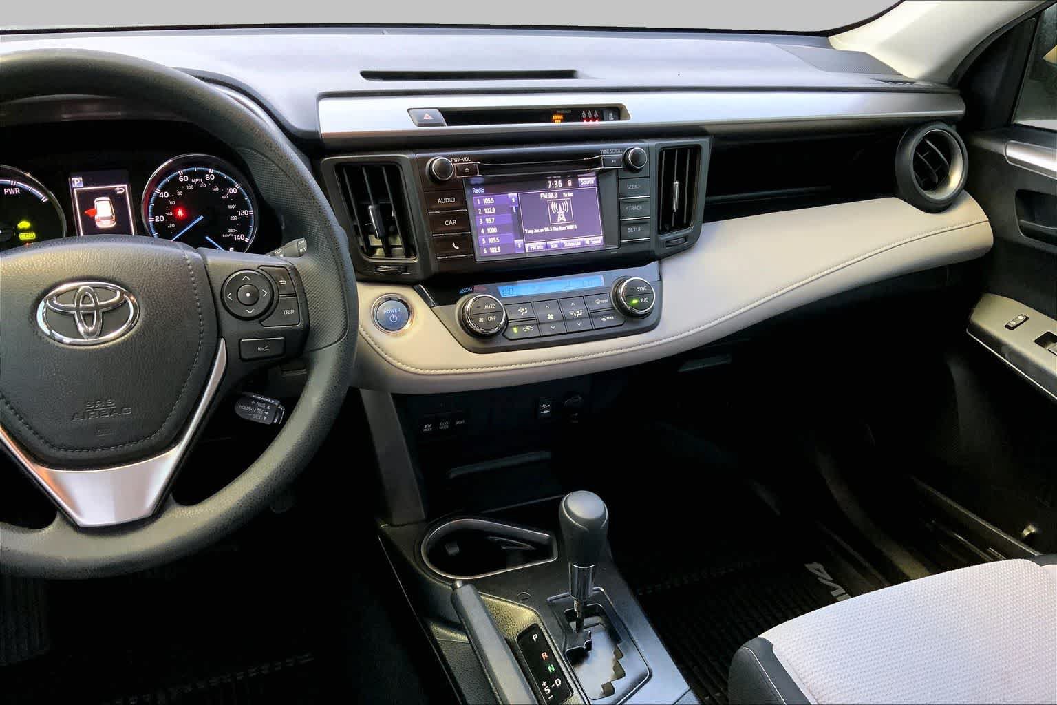 Used 2018 Toyota RAV4 LE AWD/4WD image 9