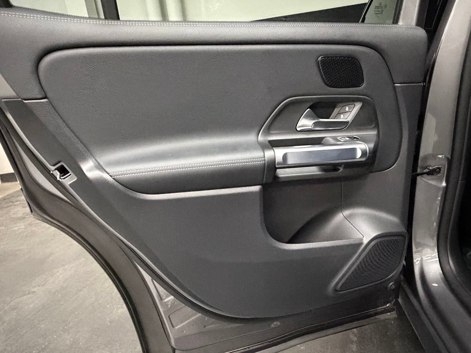 Used 2025 Mercedes-Benz EQB 300 4MATIC image 37