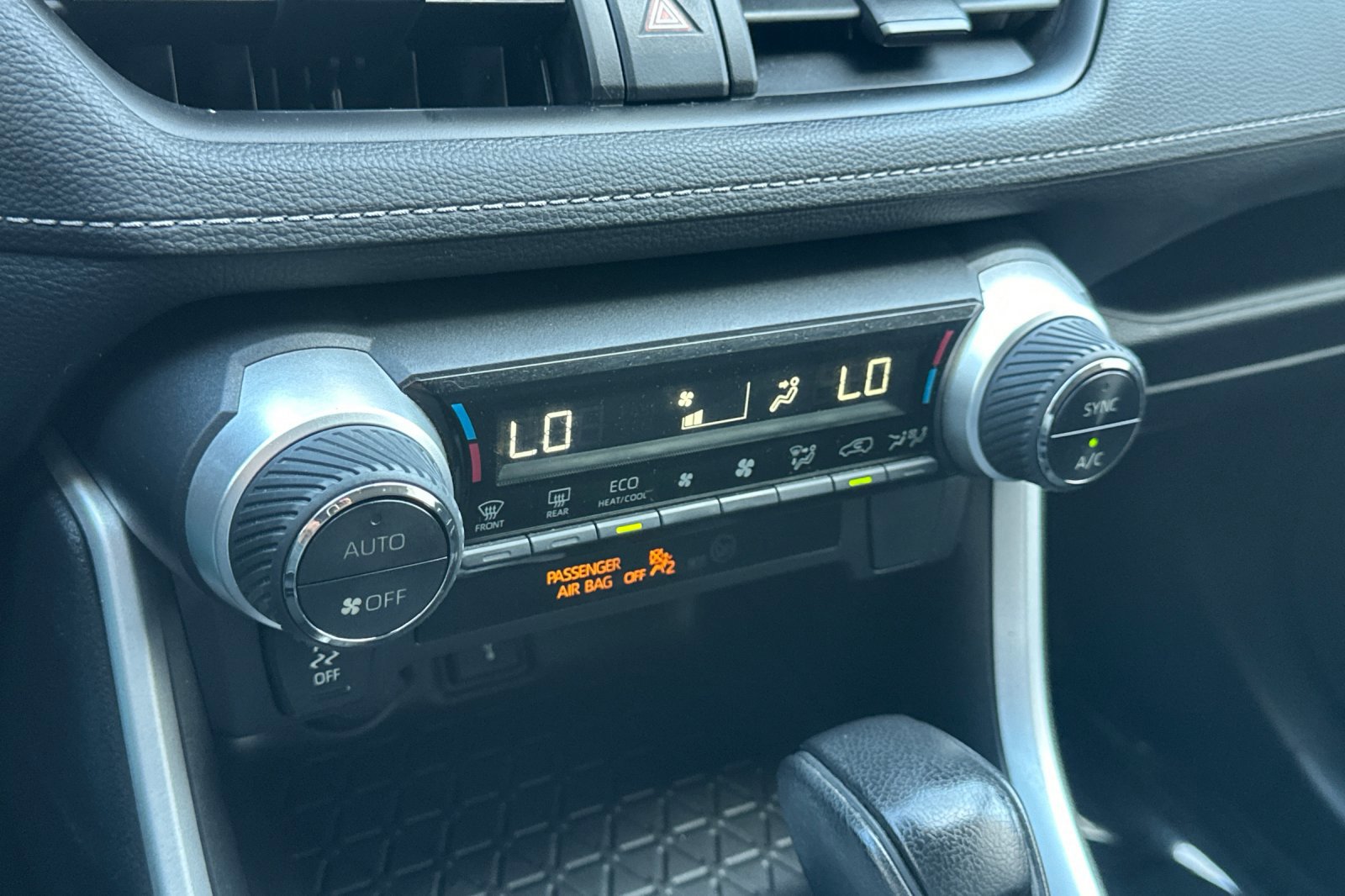 Used 2022 Toyota RAV4 LE image 28