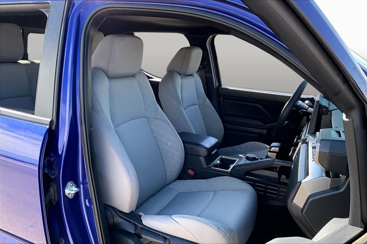 Used 2025 Toyota Tacoma SR5 AWD/4WD image 9