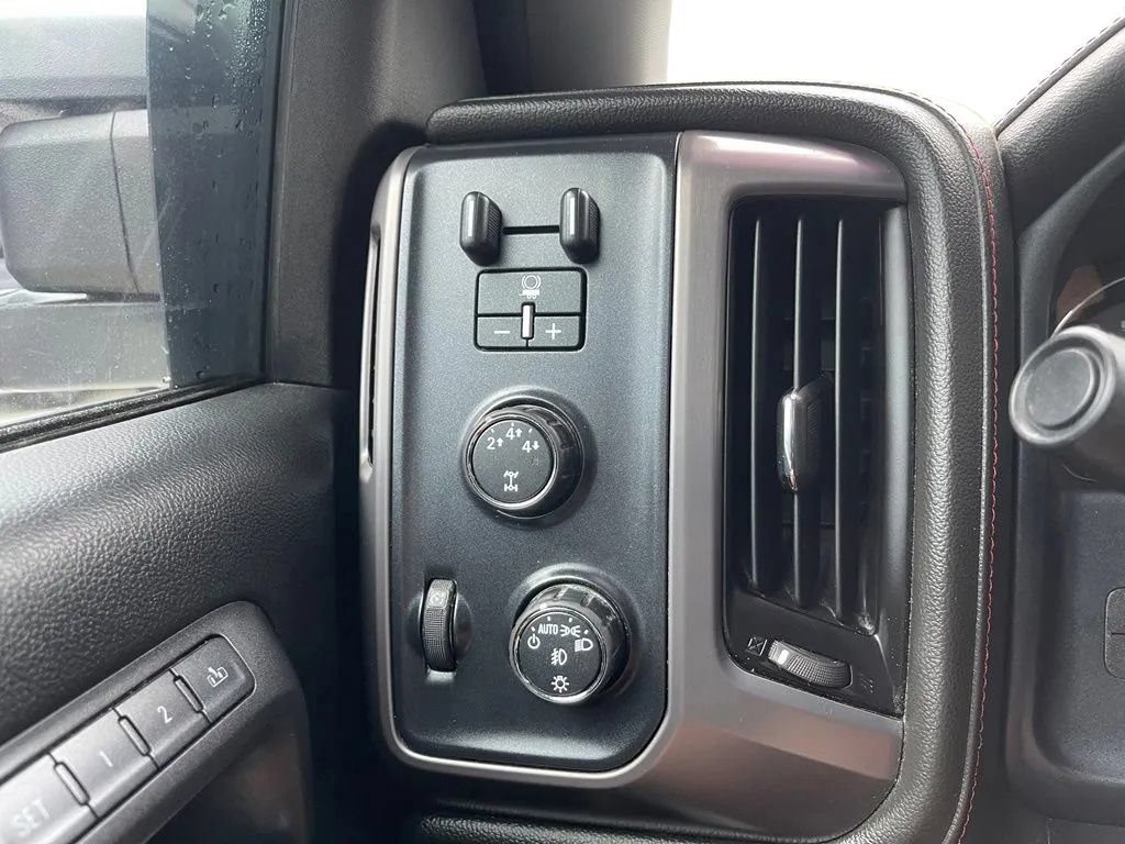 Used 2016 GMC Sierra 2500 SLT w/ All-Terrain HD Package AWD/4WD image 29
