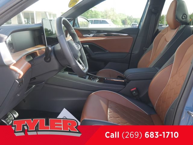 Used 2025 Volkswagen Tiguan SEL R-Line AWD/4WD image 35