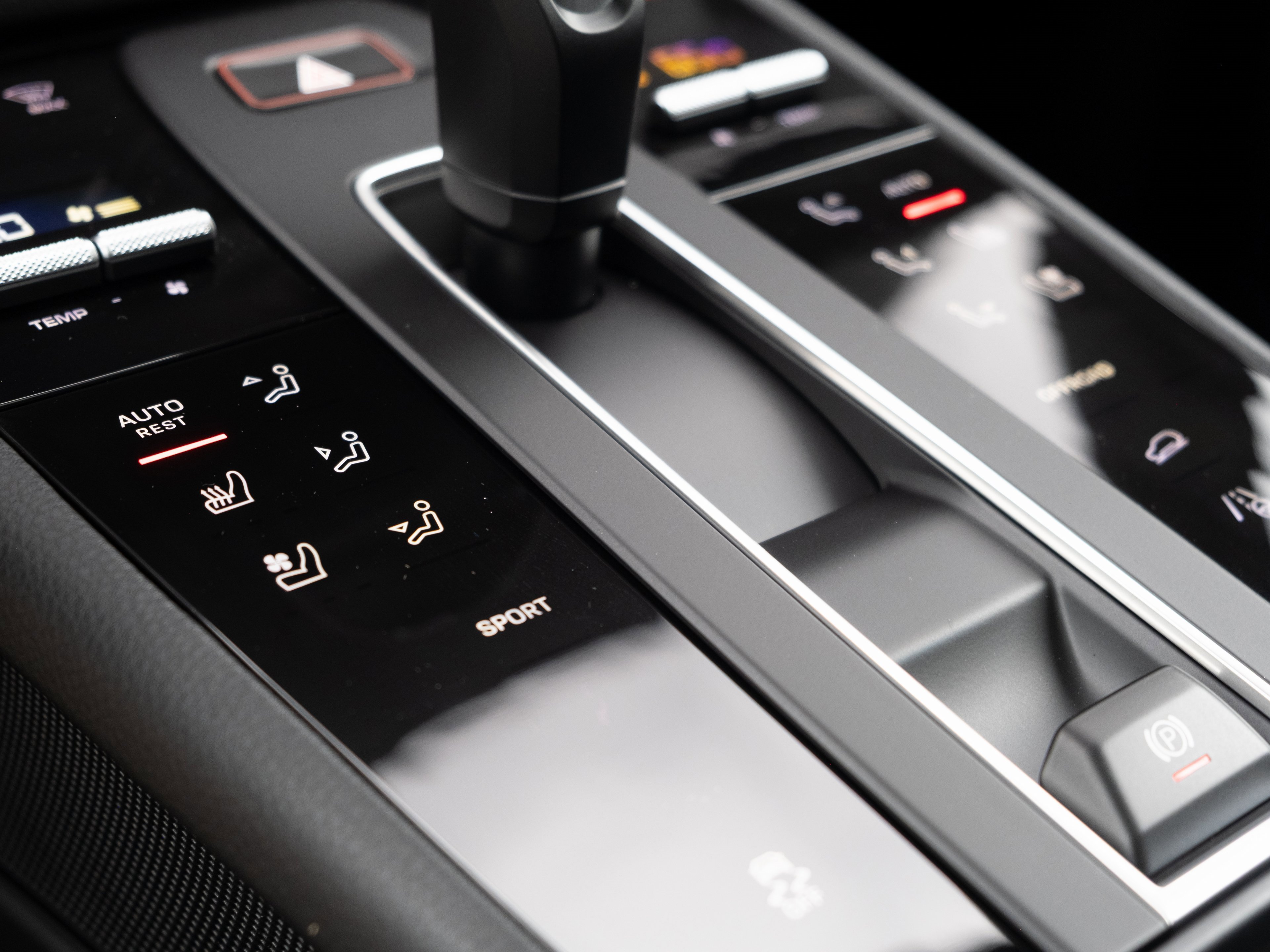 Certified 2025 Porsche Macan image 23