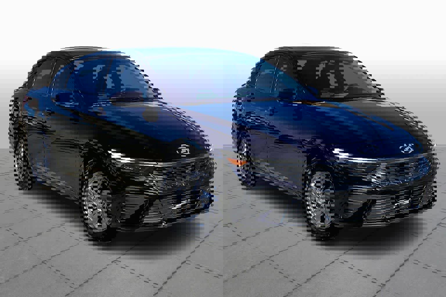 Certified 2024 Hyundai Elantra SE image 2