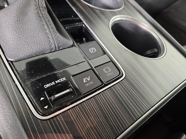 Used 2023 Toyota Sienna Limited FWD image 31