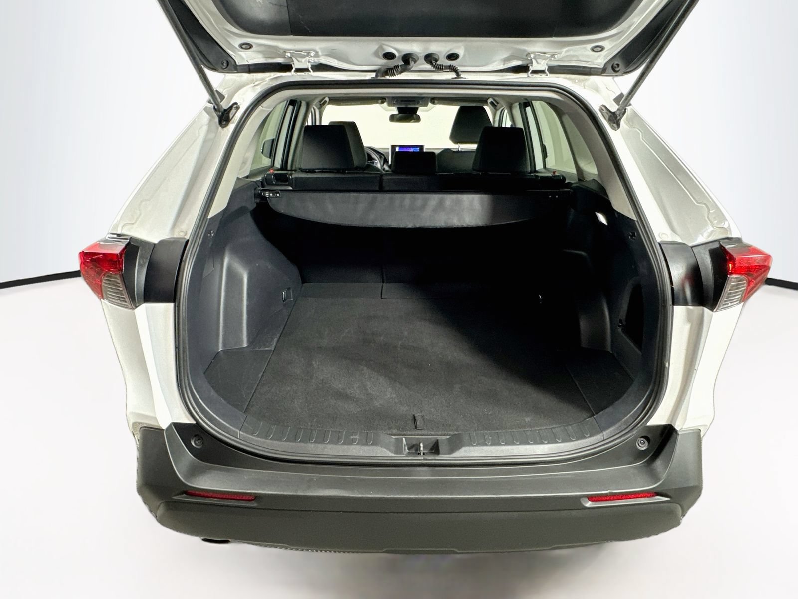 Used 2025 Toyota RAV4 XLE AWD/4WD image 24