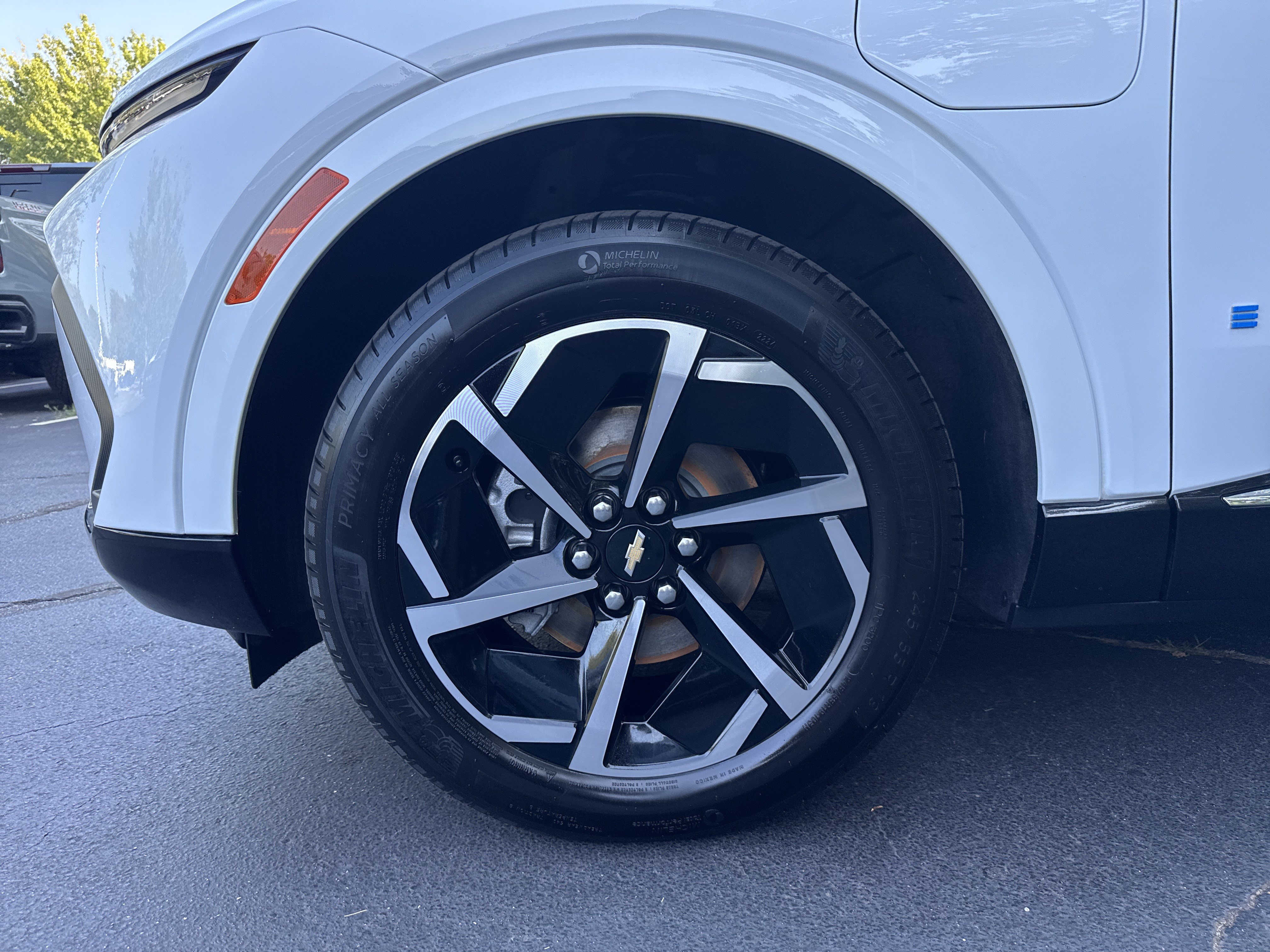 Certified 2024 Chevrolet Equinox EV LT FWD image 11