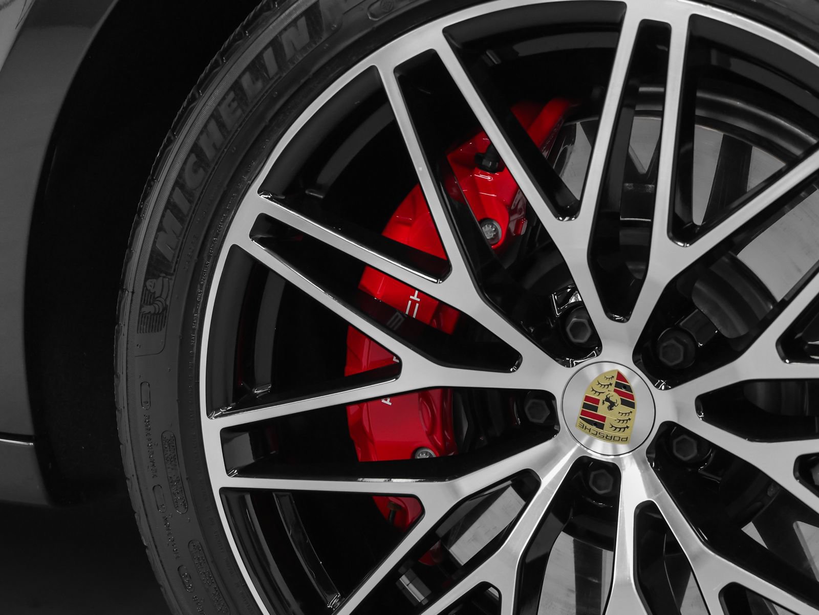 Certified 2024 Porsche Macan GTS w/ Premium Plus Package AWD/4WD image 18