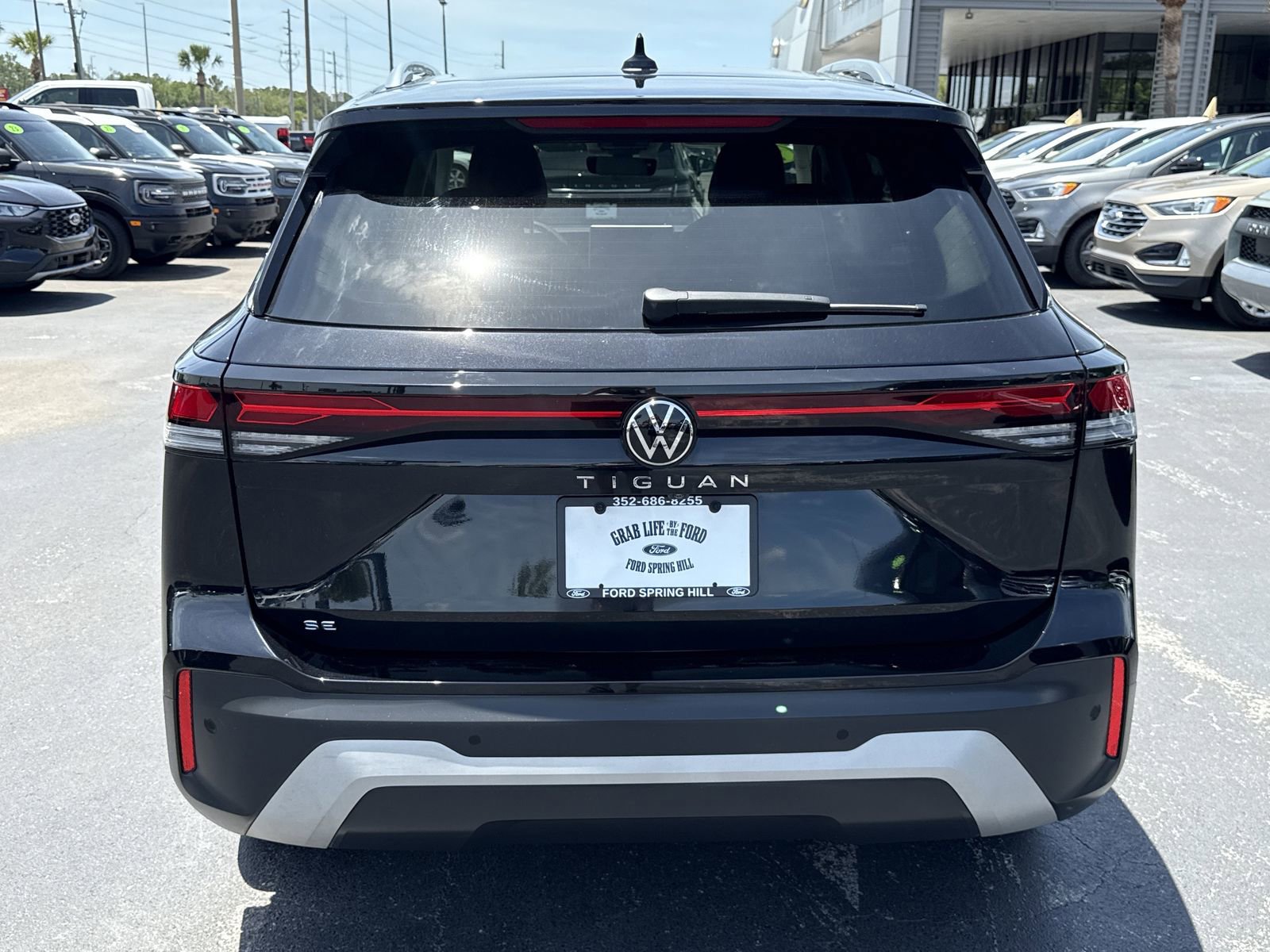 Used 2025 Volkswagen Tiguan SE FWD image 5