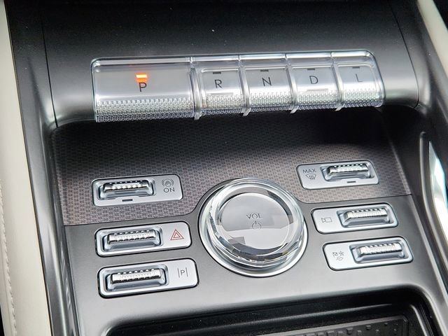 New 2025 Lincoln Nautilus Premier image 23