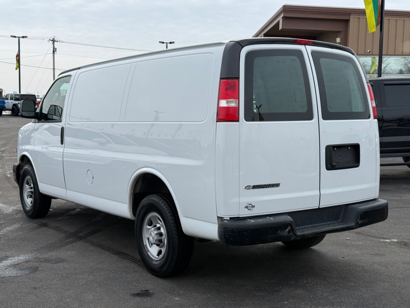 Used 2018 Chevrolet Express 2500 w/ Driver Convenience Package image 6