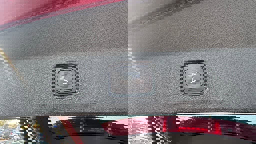 Used 2018 Ford Explorer XLT w/ Equipment Group 201A AWD/4WD image 14