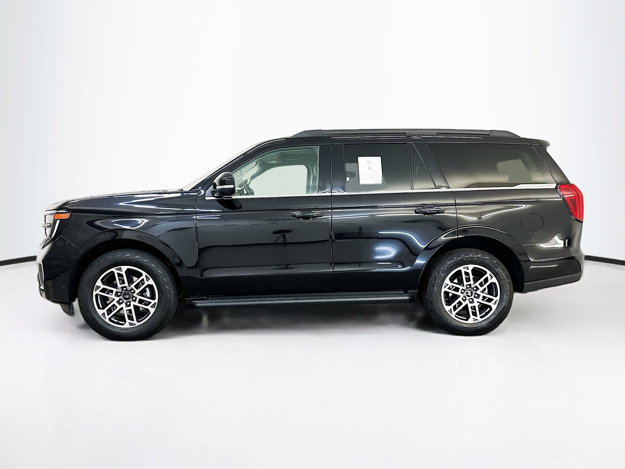 Used 2025 Ford Expedition Active AWD/4WD image 4