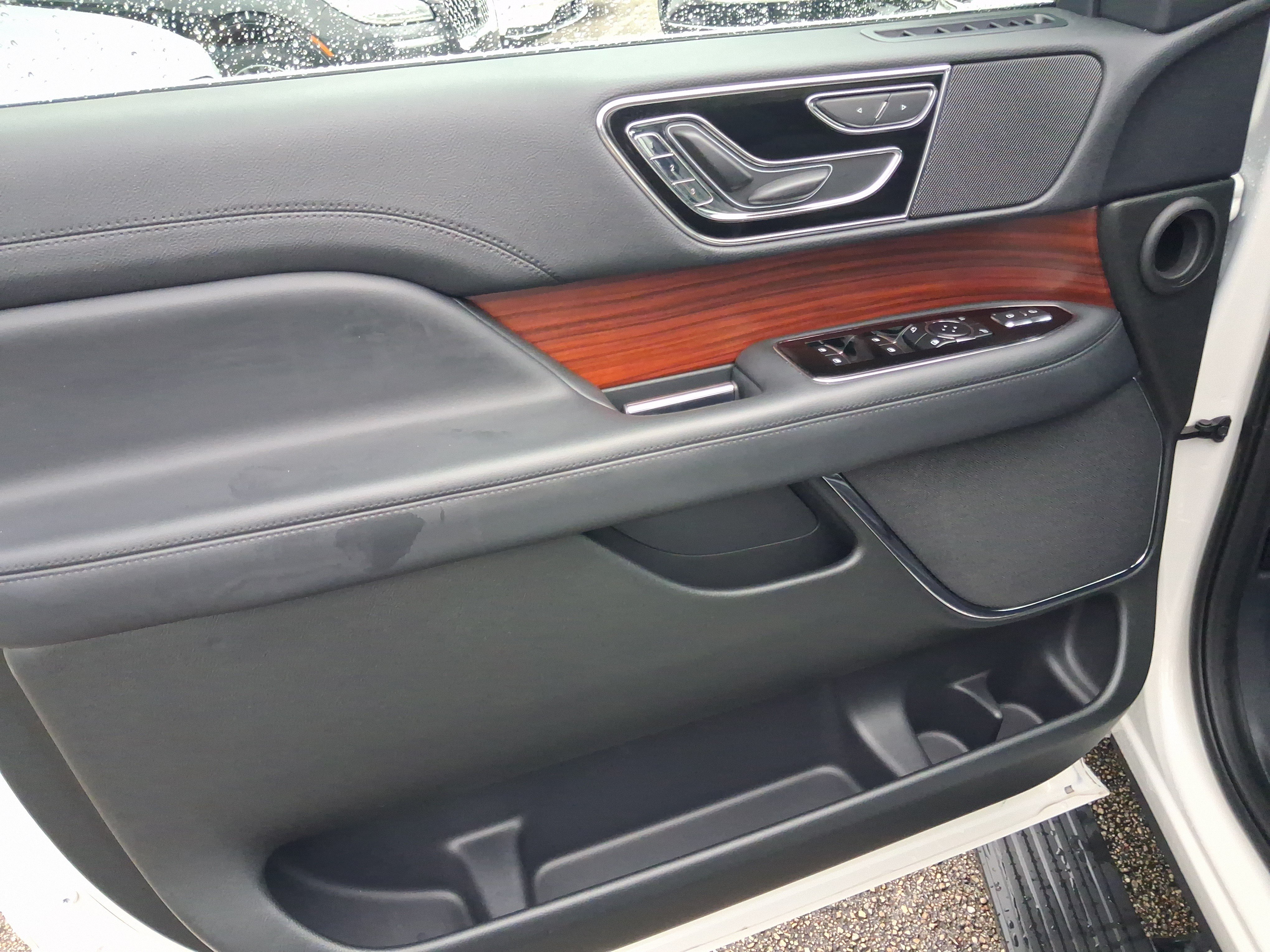 Used 2024 Lincoln Navigator Premiere AWD/4WD image 13
