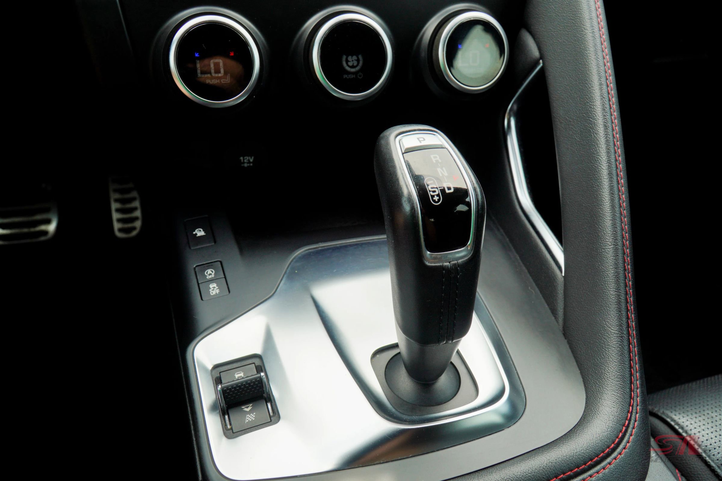 Used 2020 Jaguar E-PACE Checkered Flag image 28