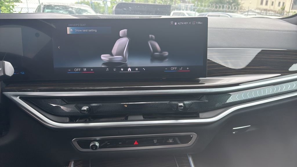 Used 2025 BMW X5 xDrive50e AWD/4WD image 12