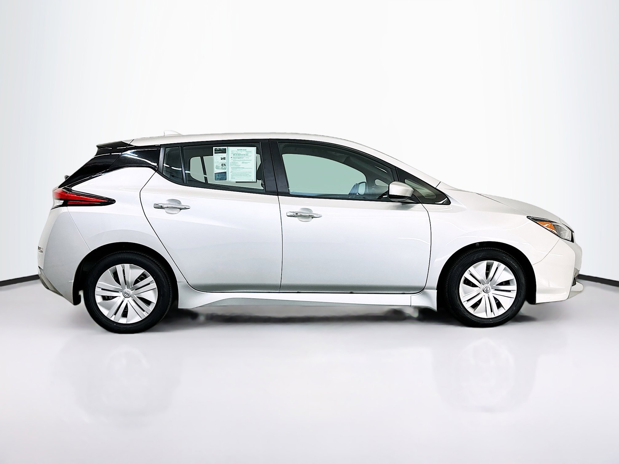Used 2023 Nissan Leaf S image 10