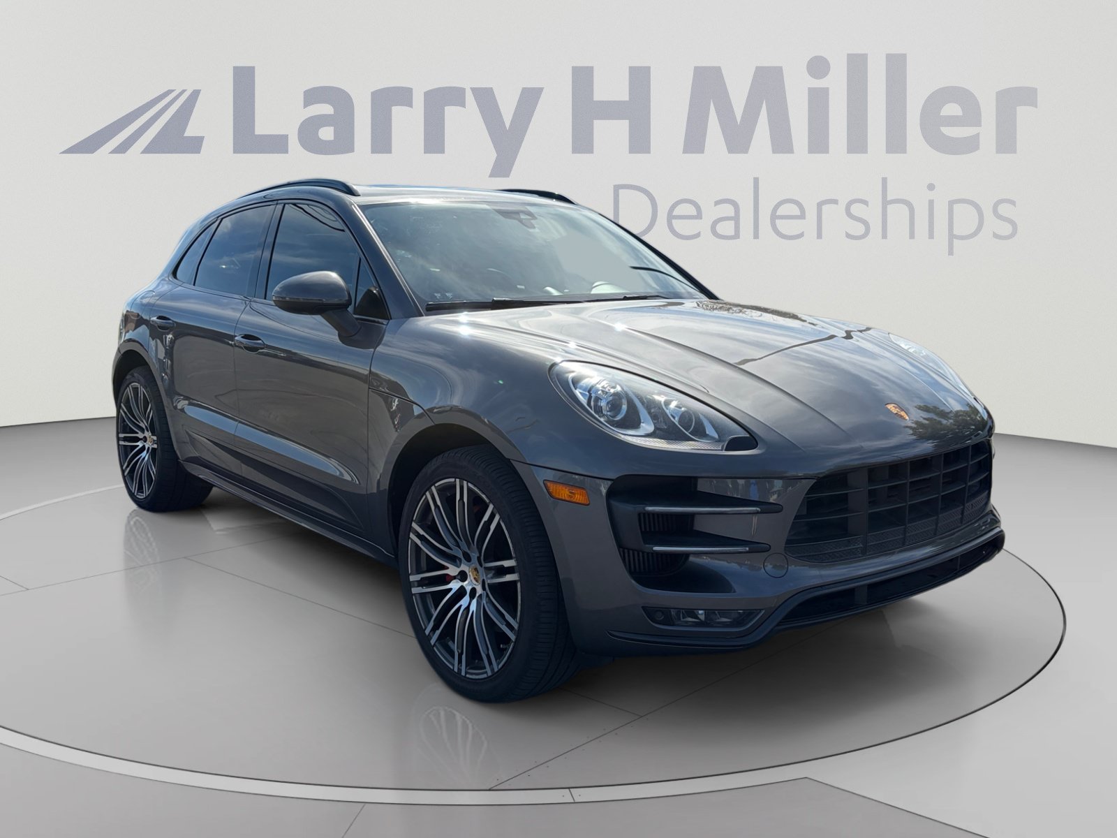 Used 2016 Porsche Macan Turbo AWD/4WD image 7