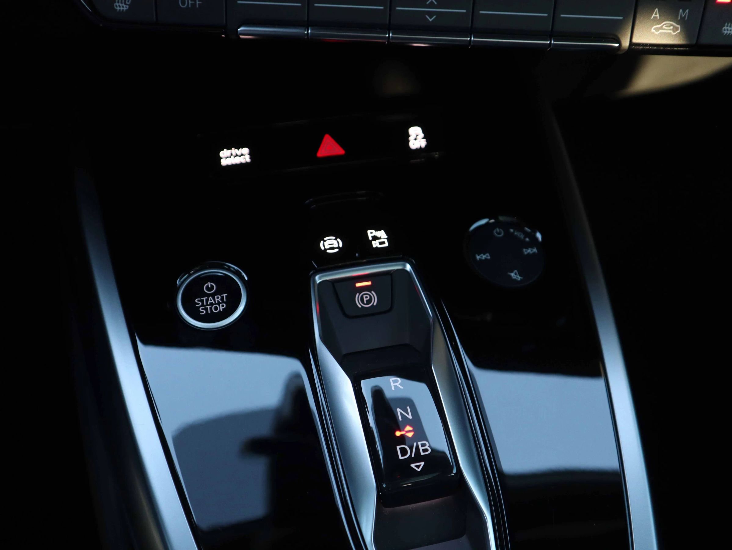 Used 2023 Audi Q4 e-tron Premium Plus w/ Premium Plus image 23