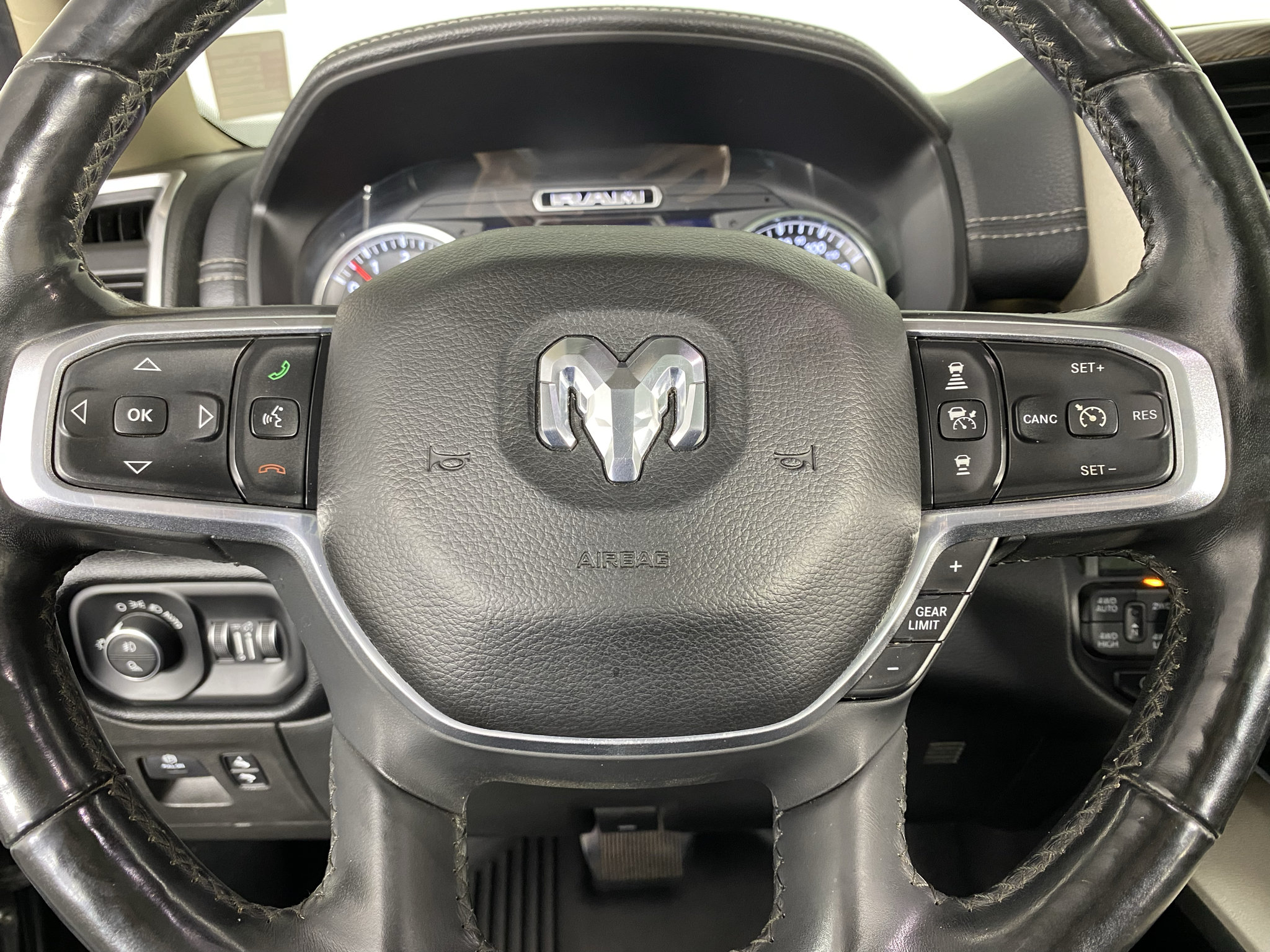 Used 2019 RAM 1500 Laramie AWD/4WD image 16