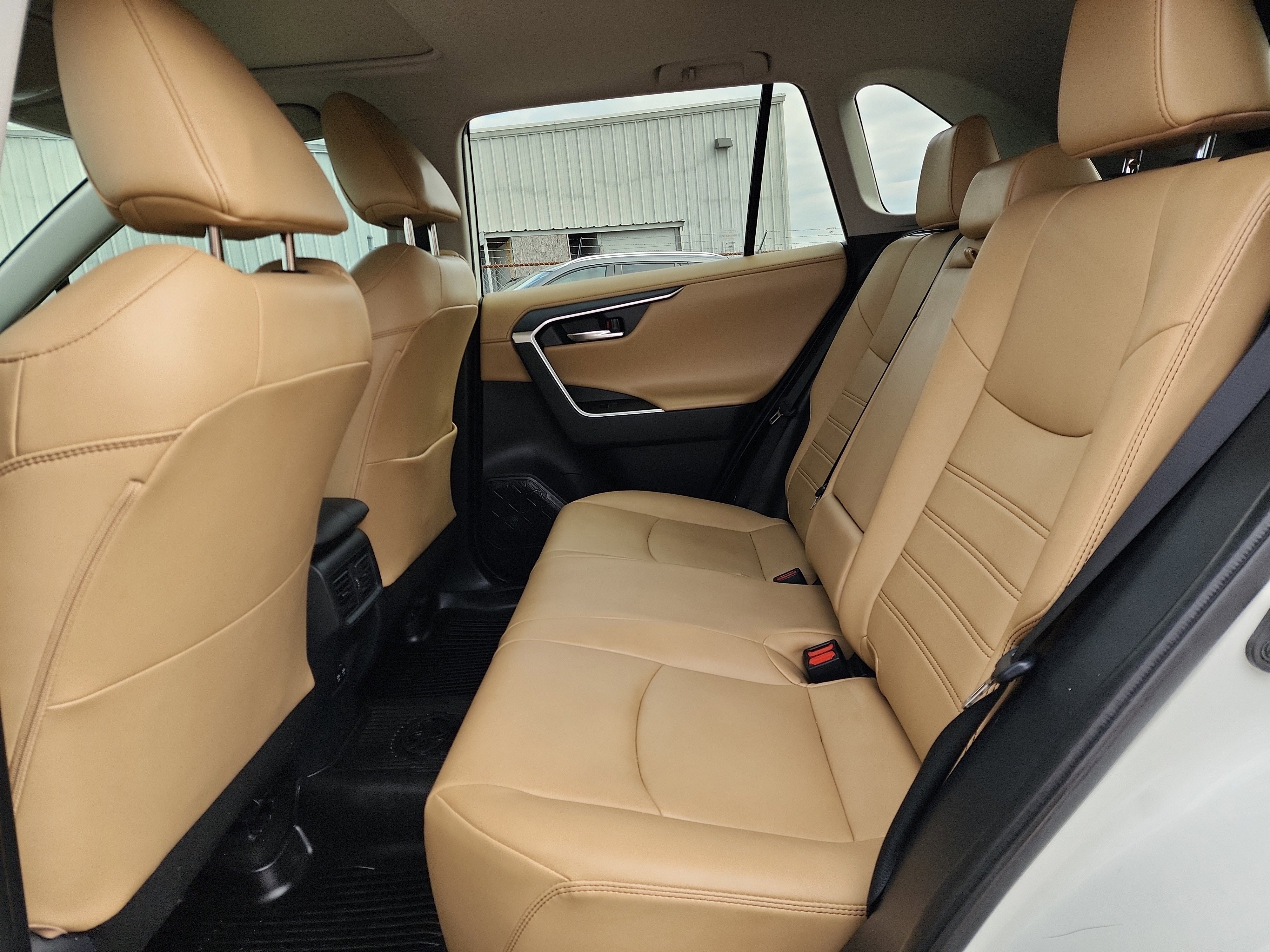 Used 2019 Toyota RAV4 Limited image 11