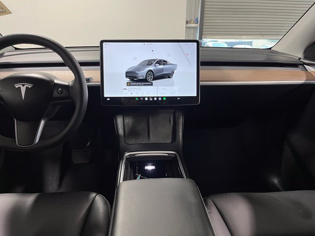 Used 2025 Tesla Model Y Long Range RWD image 21