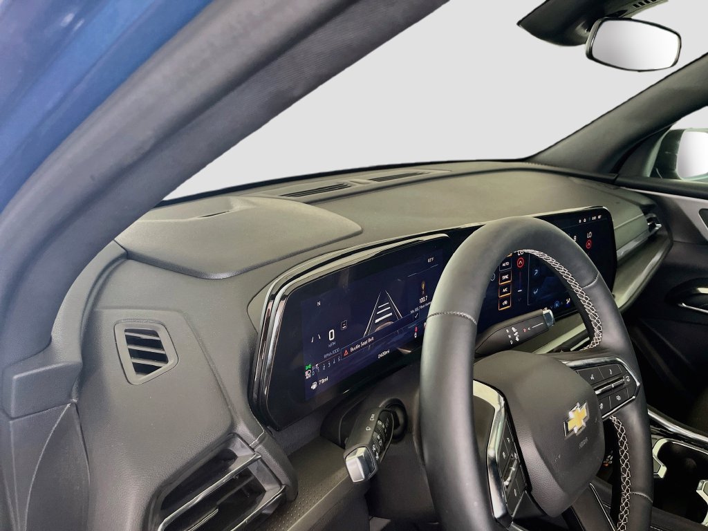 Used 2026 Chevrolet Traverse LT FWD image 9