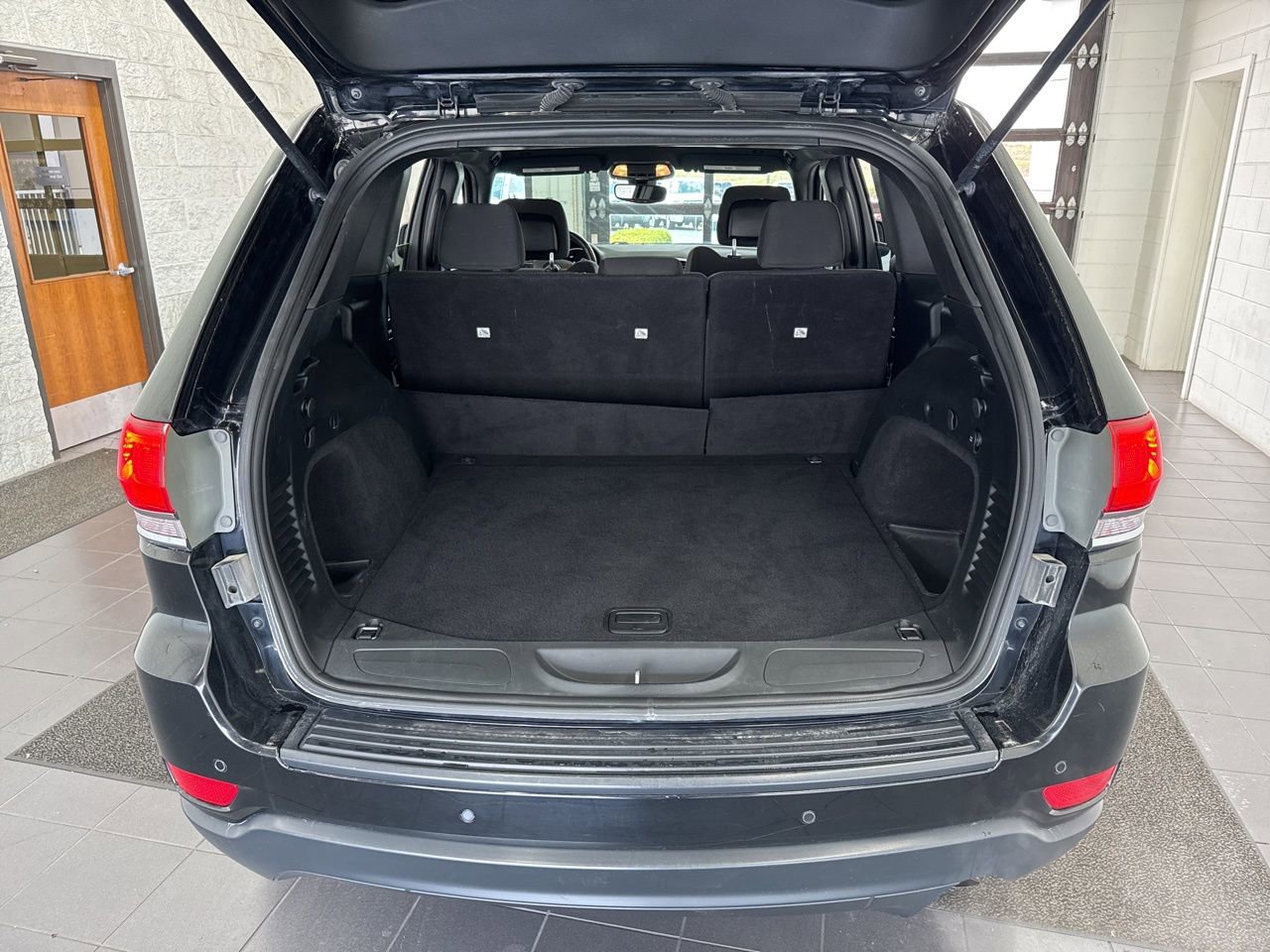 Used 2018 Jeep Grand Cherokee Laredo image 9