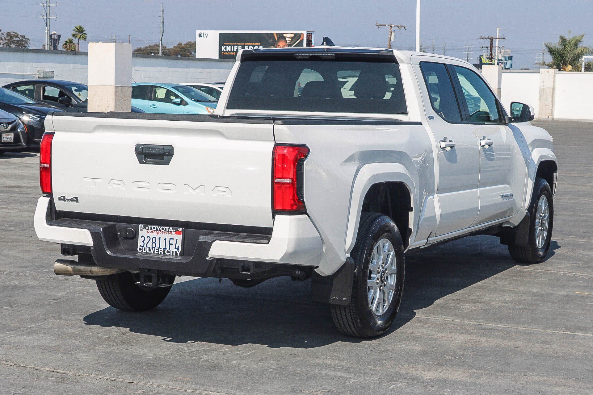 Certified 2025 Toyota Tacoma SR5 AWD/4WD image 9