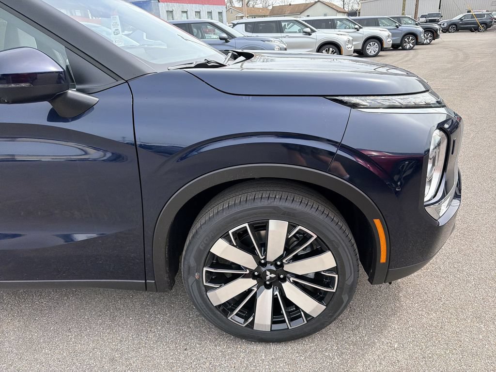New 2026 Mitsubishi Outlander SE AWD/4WD image 2